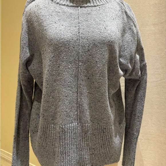 Sweater - Picture 1 of 4